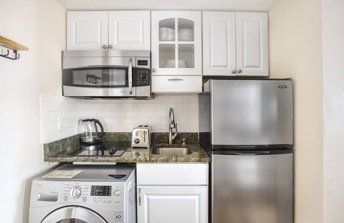Back Bay Apartment | Luxe Back Bay 1BR w/W/D, near Green Line, by Blueground