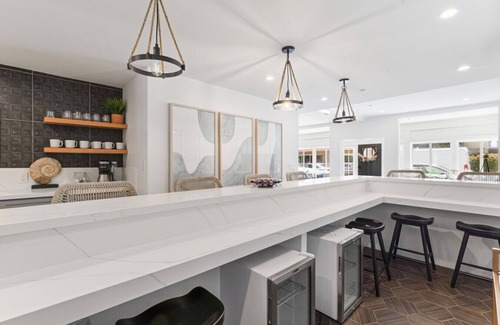 Balboa Island House | Luxe Balboa House! 5 Bedroom/5 Ensuite Bath! Peninsula Ferry Close!
