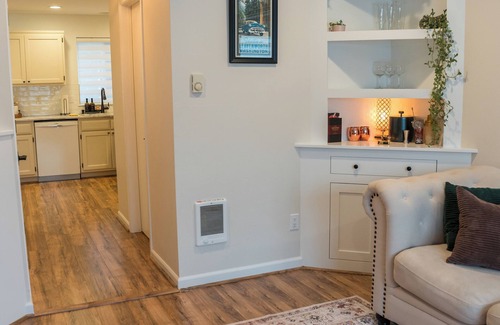 Downtown Leavenworth House | Luxe Bavarian Retreat: in Town w/Hot Tub!