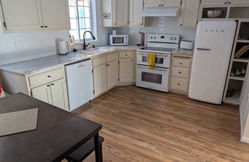 Downtown Leavenworth House | Luxe Bavarian Retreat: in Town w/Hot Tub!