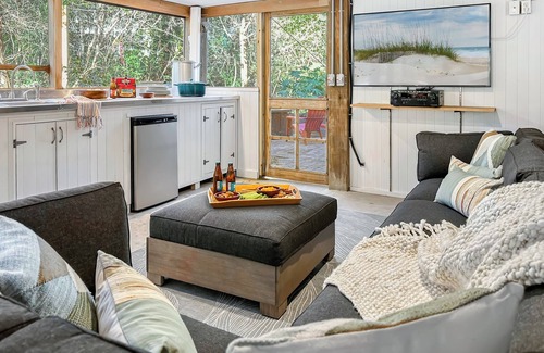 Emerald Isle House | LUXE Beach Escape | Spa~Golf Cart~Firepit~Bicycles