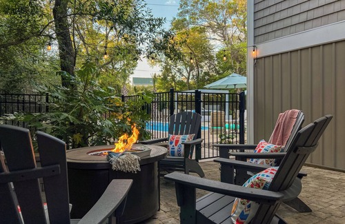Emerald Isle House | LUXE Beach Escape | Spa~Golf Cart~Firepit~Bicycles