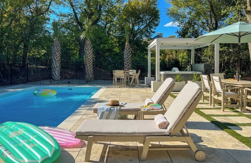 Emerald Isle House | LUXE Beach Escape | Spa~Golf Cart~Firepit~Bicycles