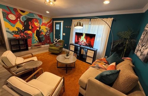 Decatur House | Luxe Bohemia- Spacious 4-bedroom house in fabulous Decatur with AC, WiFi