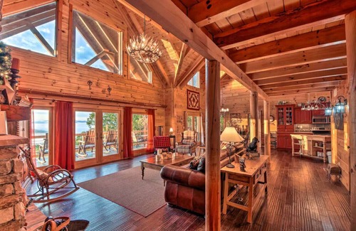 Mineral Bluff House | Luxe Cabin | Hot Tub, Deck, Views, Near Blue Ridge