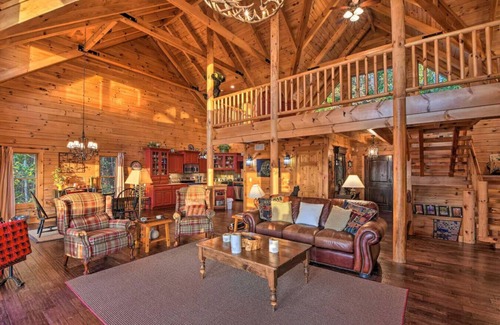 Mineral Bluff House | Luxe Cabin | Hot Tub, Deck, Views, Near Blue Ridge