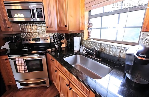 Banner Elk Cabin | Luxe Cabin | Ski-In/Out | AC | Panoramic Views | EV | Sleeps 10 | Beech Mtn
