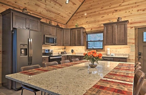 Gatlinburg - Pigeon Forge Cabin | Luxe Cabin with Pool and Theater