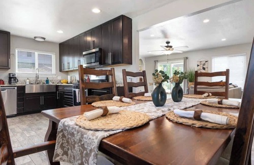 Visalia House | Luxe Californian by DT Visalia w/pool