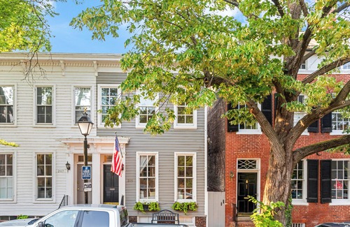 Southwest House | LUXE Cameron House/Off King St/Est. 1870
