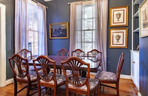 Old Town Alexandria House | LUXE Cameron House Off King St Est 1870
