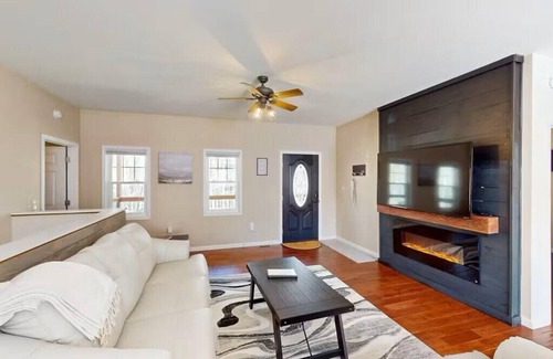 Moneta House | Luxe comfort two-story home with Game Room and Firepit on private cul-desac