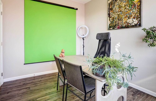 Dupont House | Luxe Commerce City Home, 7 Mi to Downtown!