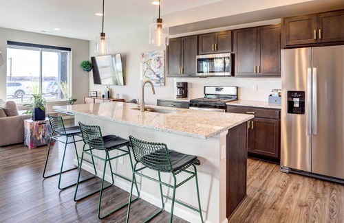 Dupont House | Luxe Commerce City Home, 7 Mi to Downtown!