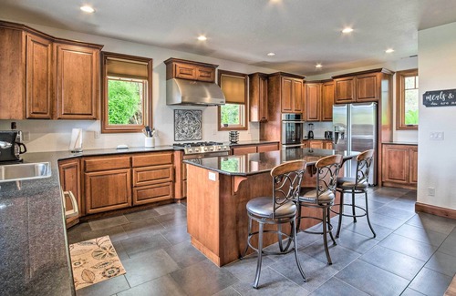 Coos Bay House | Luxe Coos Bay Escape w/ Patio + River Views!