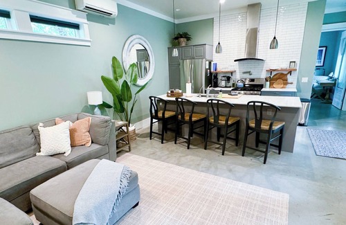 Fairhope House | Luxe Cottage|King Suite|Garden Oasis|Walk Downtown