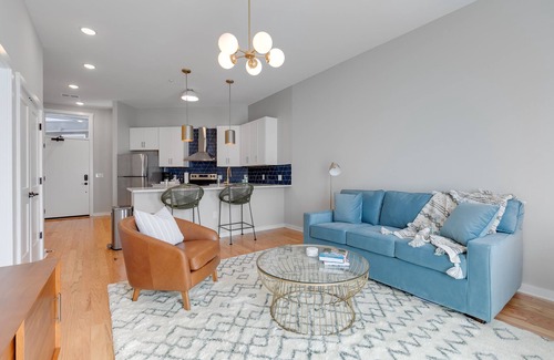 Church Hill Apartment | Luxe Decor & Private Balcony in Grandiose District