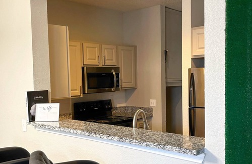 Hollow Hills House | Luxe "Designer" Inspired Townhome