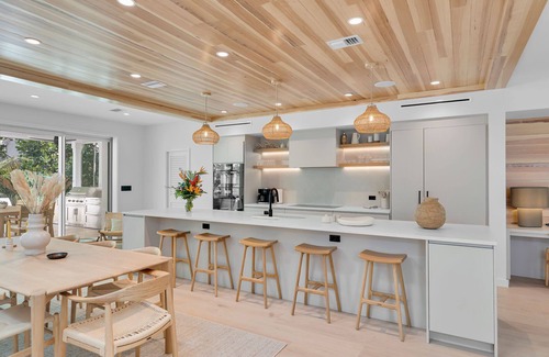 Downtown House | Luxe Designer Oasis + Guest House steps off Duval
