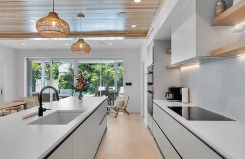 Downtown House | Luxe Designer Oasis + Guest House steps off Duval