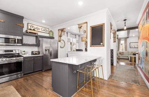 Hope Gardens House | Luxe Downtown Home - Walkable - 4 mins to Broadway
