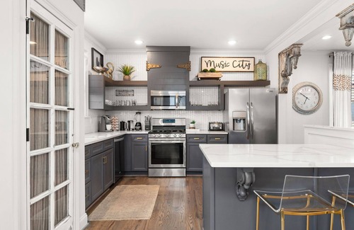 Hope Gardens House | Luxe Downtown Home - Walkable - 4 mins to Broadway