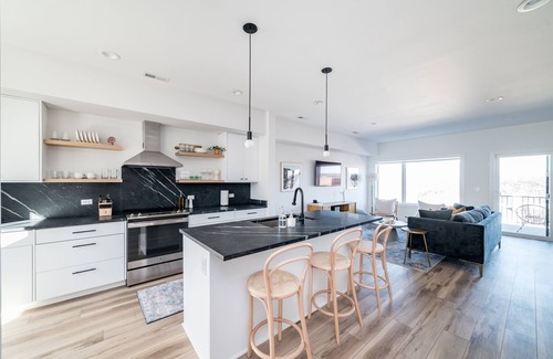 Lynchburg House | Luxe Downtown Townhouse w/Nespresso + Garage!