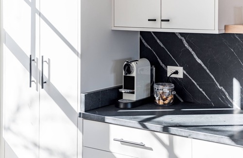 Lynchburg House | Luxe Downtown Townhouse w/Nespresso + Garage!