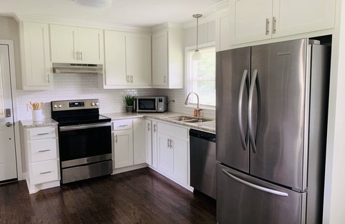 Wade Hampton House | Luxe Dream Estate- Comfortable, Safe, & Modern