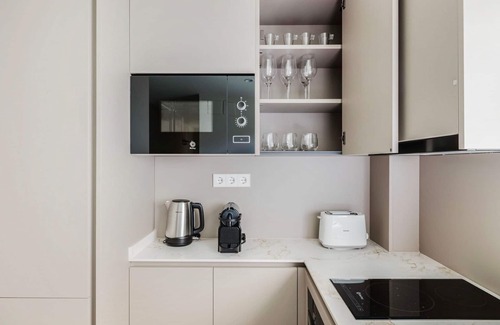 Teatinos Apartment | Luxe El Consul - El Romeral 1BR, nr Groceries, by Blueground