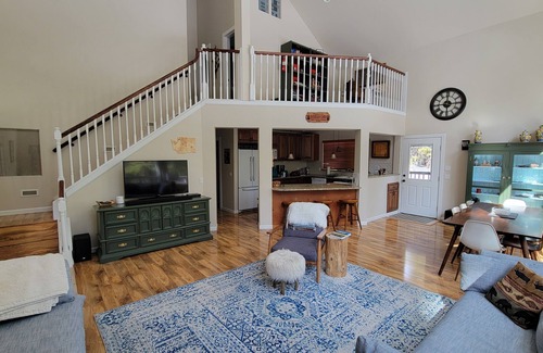 Ardenvoir House | Luxe family and pet friendly chalet in private, forested setting