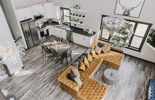 New Auburn House | Luxe Farmette Home Nestled on 40 Alluring Acres