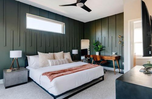 West Colfax House | Luxe Getaway - Yard & Roof Deck - 4 Story Townhome