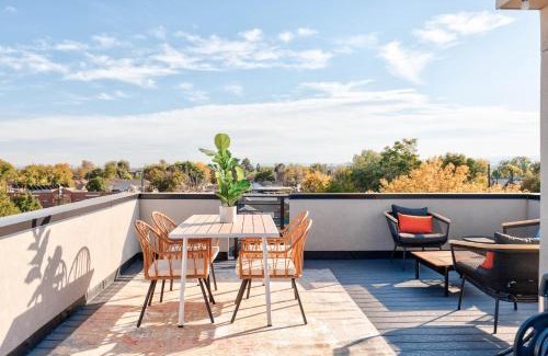 West Colfax House | Luxe Getaway - Yard & Roof Deck - 4 Story Townhome