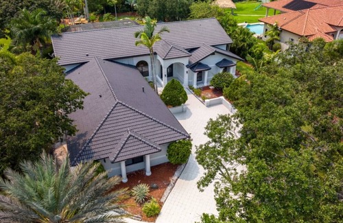 Plantation Villa | Luxe Gorgeous 7BR Home With Game Room/Pool
