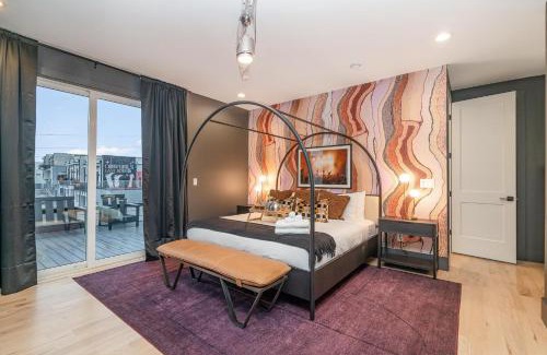 Katie Hill Neighborhood House | LUXE-High Note-Rooftop Hot Tub-3 Mins to Broadway
