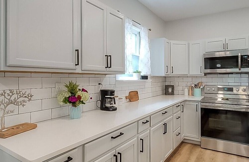 Northside District House | Luxe Home Downtown - Sleeps 6. Off-street parking