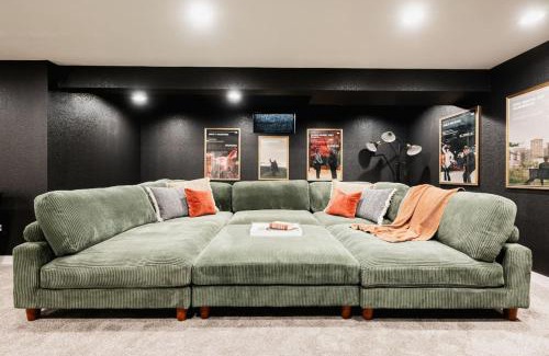 Allendale Area House | Luxe Home with Hot Tub Movie Room and Firepit Near Denver