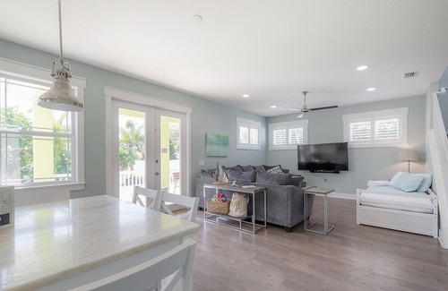 Port Tampa City House | LUXE Key West home w/RESORT style HEATED POOL
