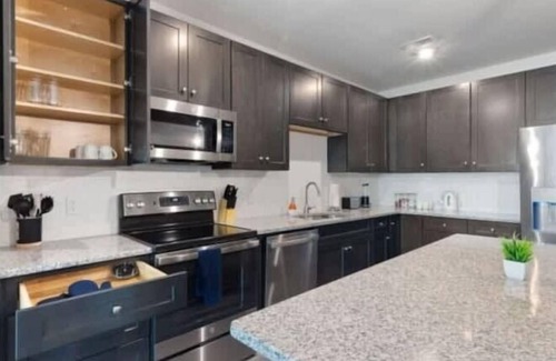 North Raleigh Apartment | Luxe King 2 Bedroom Suite in North Raleigh!