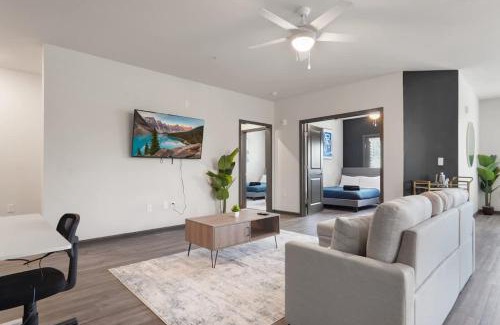 North Raleigh Apartment | Luxe King 3 Bedroom Suite North Raleigh