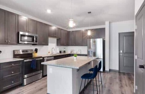 North Raleigh Apartment | Luxe King 3 Bedroom Suite in North Raleigh!