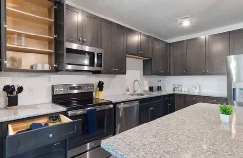 North Raleigh Apartment | Luxe King 3 Bedroom Suite in North Raleigh!