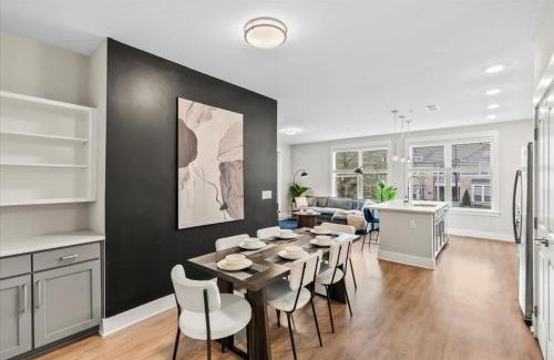 Charlotte Apartment | Luxe King 3BR Suite in Waverly Charlotte