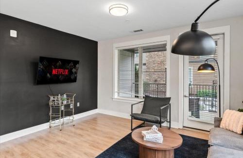 Charlotte Apartment | Luxe King 3BR Suite in Waverly Charlotte