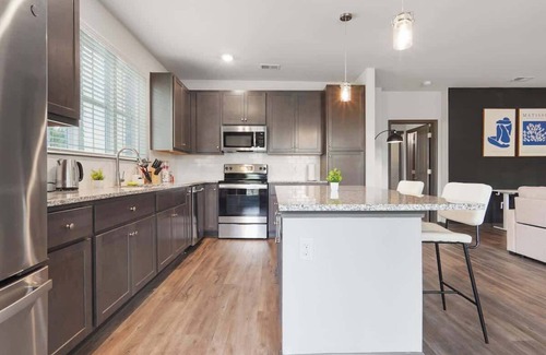 North Raleigh Apartment | Luxe King 3BR Suite in North Raleigh!
