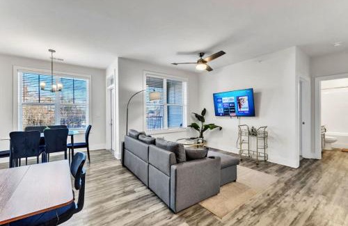 Hayes Apartment | Luxe King 3BR Suite to Downtown Durham