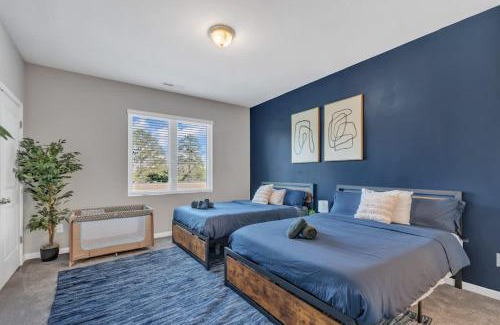 Southwest Raleigh House | Luxe King 3BR Townhouse Mins to Downtown