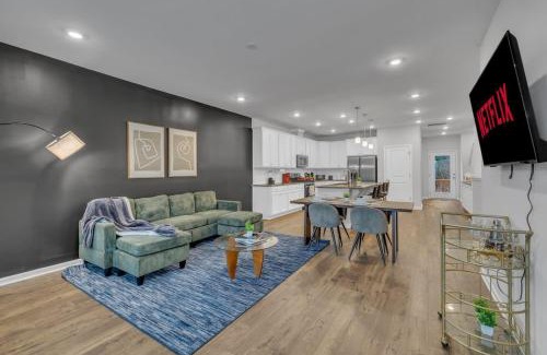 Durham House | Luxe King 4 BR Townhouse Mins to Dwtn Durham