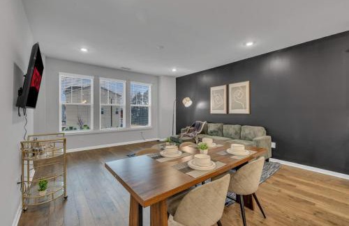 Durham House | Luxe King 4 BR Townhouse Mins to Dwtn Durham